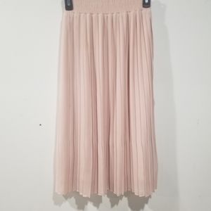 Pink pleated skirt